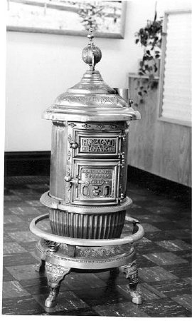 Round Oak heating stove;gold m